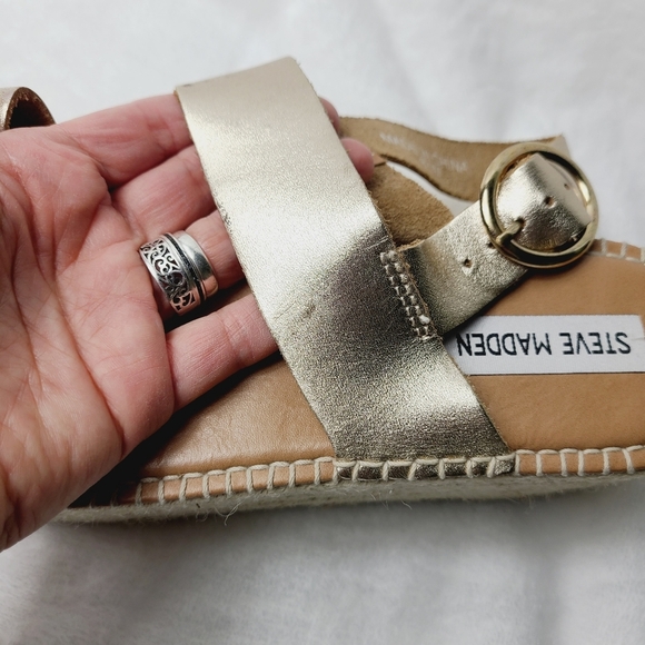 STEVE MADDEN gold wedge sandals - Picture 6 of 10